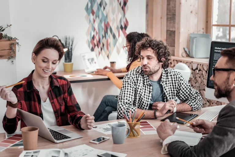 How Senior Management Programs Help Executives Thrive in the Digital Age